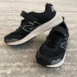 New Balance Kids Dynasoft 545 Velcro closure running shoe, size 2.5